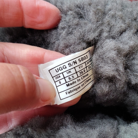 UGG Bailey II Boots-size 8 - Picture 7 of 10
